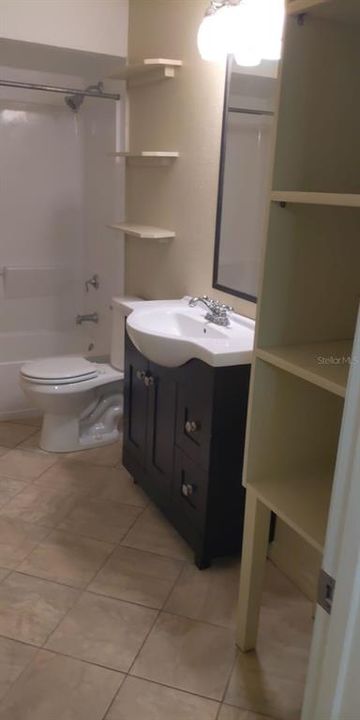 Active With Contract: $1,700 (2 beds, 2 baths, 1000 Square Feet)