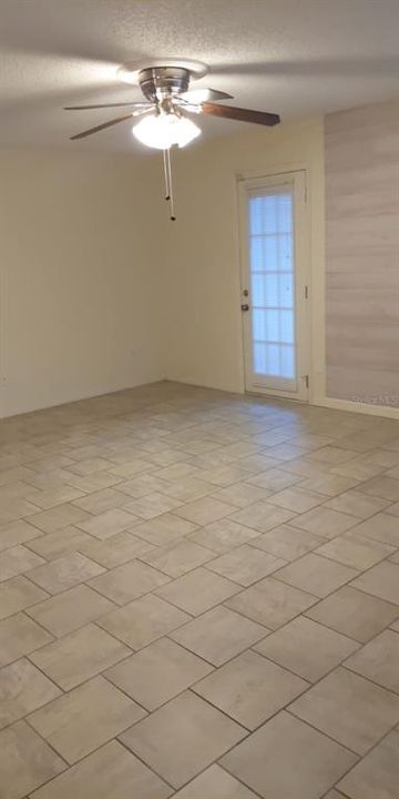 Active With Contract: $1,700 (2 beds, 2 baths, 1000 Square Feet)