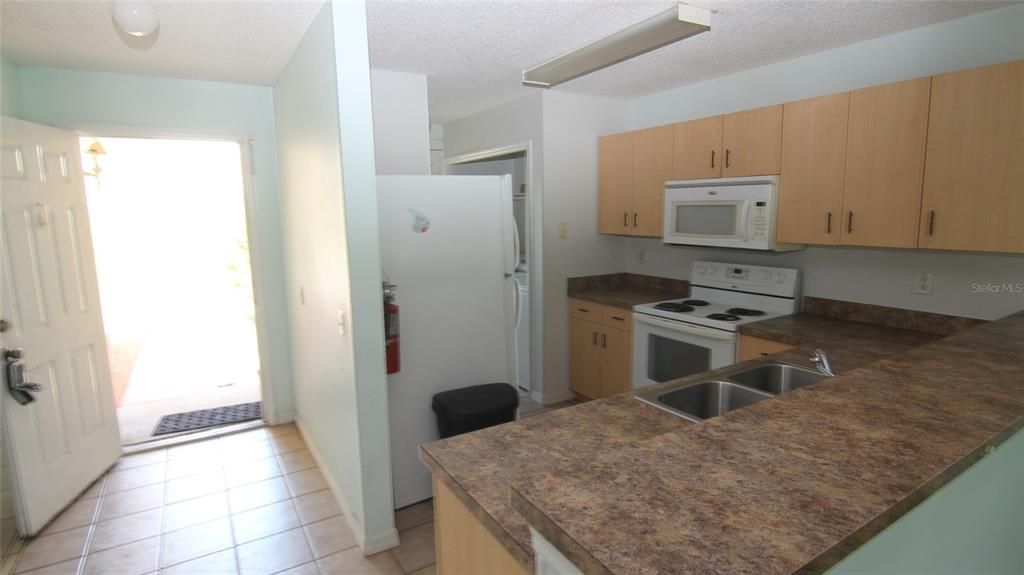 For Rent: $1,599 (3 beds, 2 baths, 1249 Square Feet)