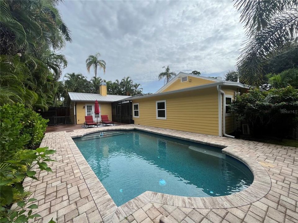 For Sale: $1,220,000 (3 beds, 2 baths, 2001 Square Feet)