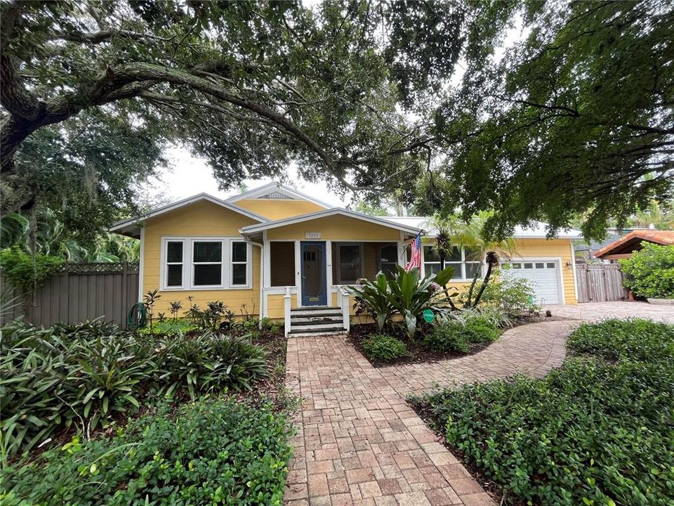 For Sale: $1,220,000 (3 beds, 2 baths, 2001 Square Feet)