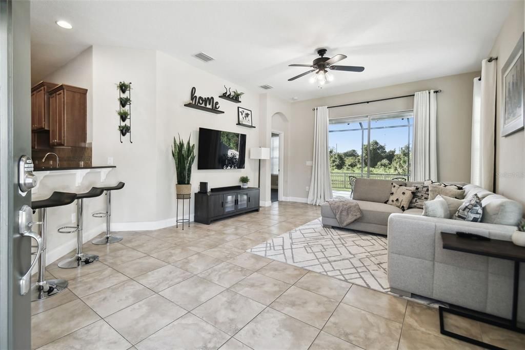 For Sale: $399,000 (2 beds, 2 baths, 1689 Square Feet)