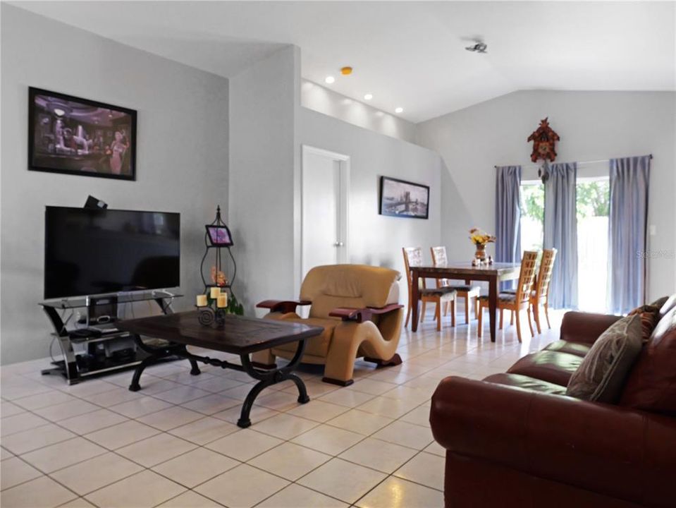 Active With Contract: $349,900 (3 beds, 2 baths, 1244 Square Feet)