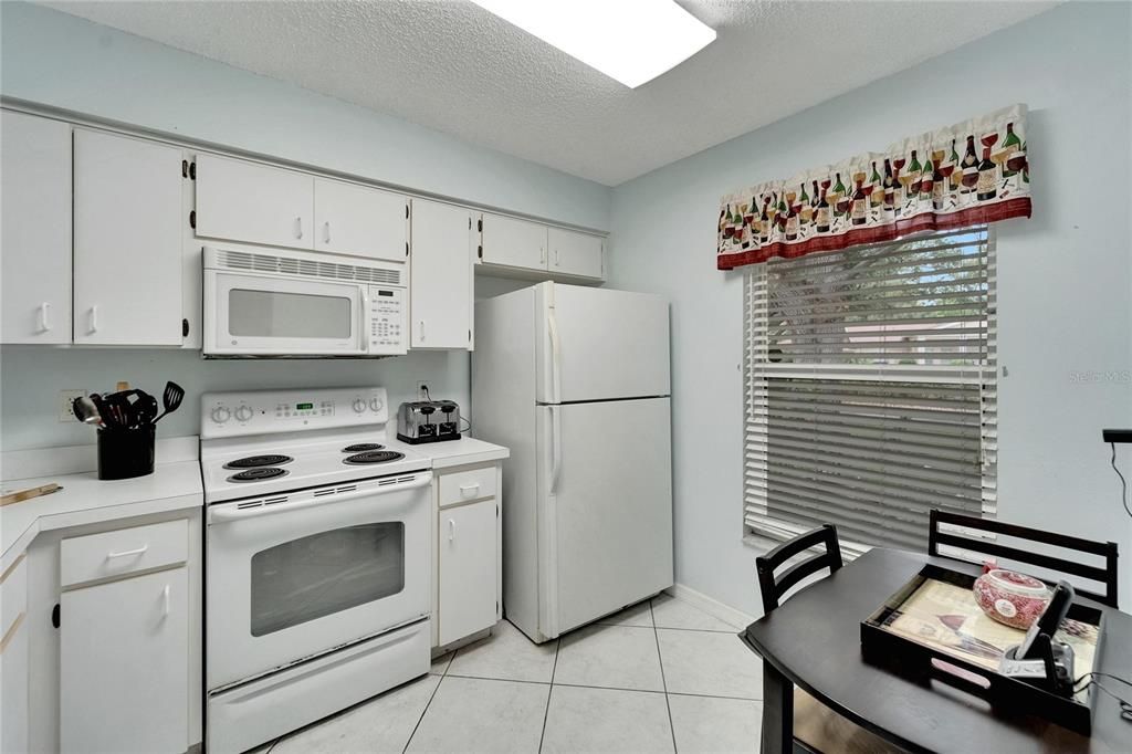 For Sale: $180,000 (2 beds, 2 baths, 1073 Square Feet)