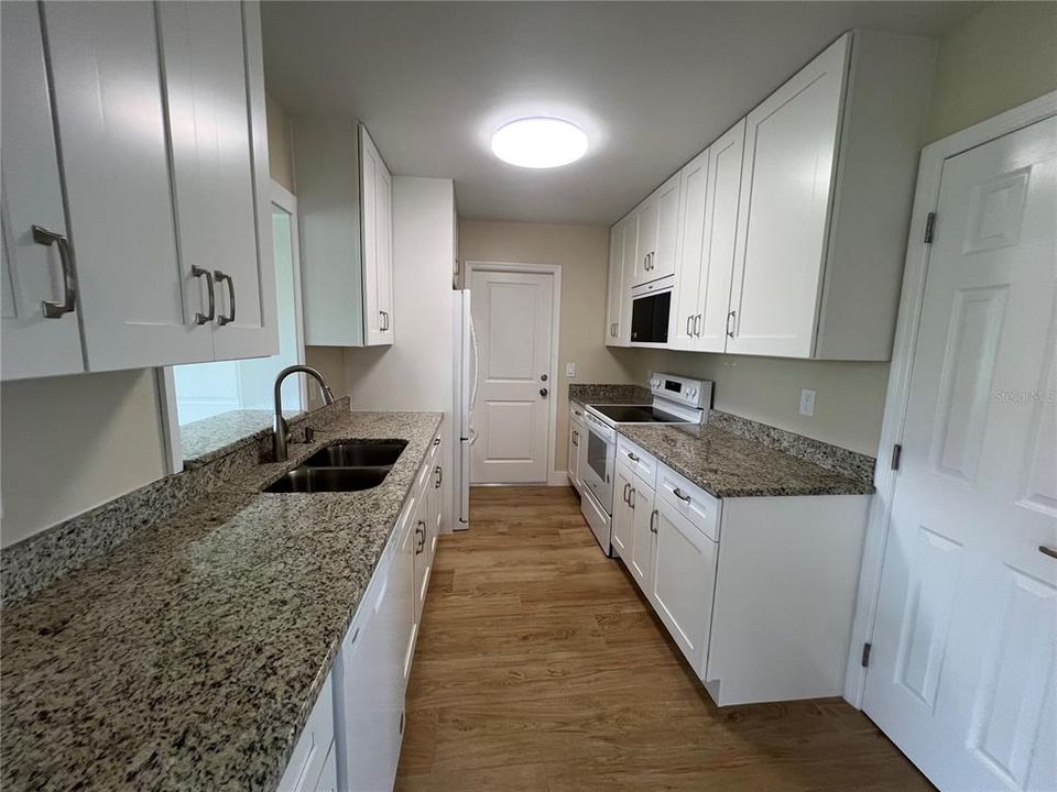 For Rent: $1,800 (2 beds, 2 baths, 1361 Square Feet)