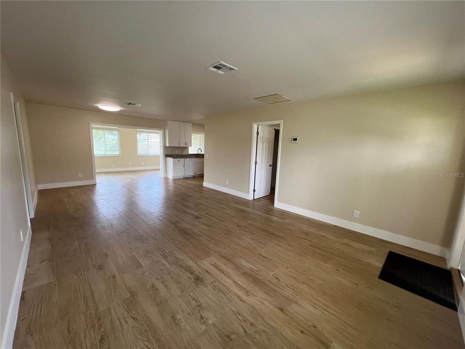 For Rent: $1,800 (2 beds, 2 baths, 1361 Square Feet)