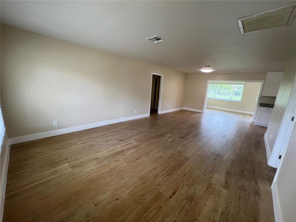 For Rent: $1,800 (2 beds, 2 baths, 1361 Square Feet)