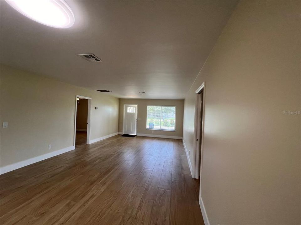 For Rent: $1,800 (2 beds, 2 baths, 1361 Square Feet)