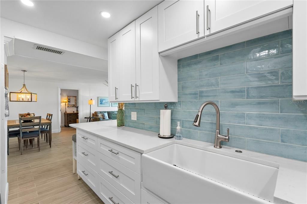 Active With Contract: $394,900 (2 beds, 2 baths, 1100 Square Feet)