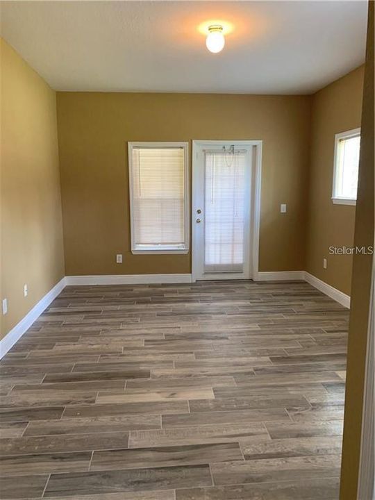 Active With Contract: $1,650 (2 beds, 2 baths, 1091 Square Feet)