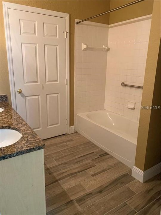 Active With Contract: $1,650 (2 beds, 2 baths, 1091 Square Feet)