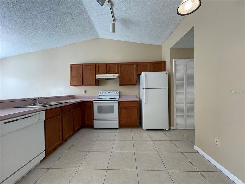 For Rent: $2,145 (3 beds, 2 baths, 1345 Square Feet)