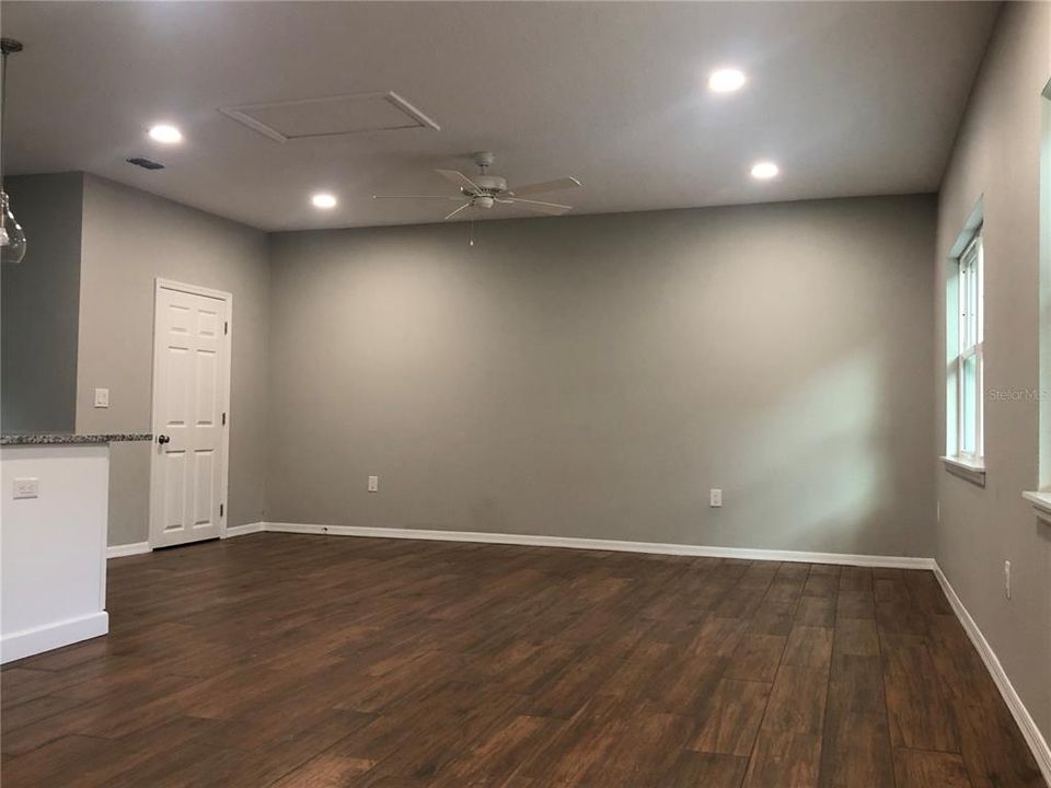 For Rent: $1,700 (3 beds, 2 baths, 1200 Square Feet)