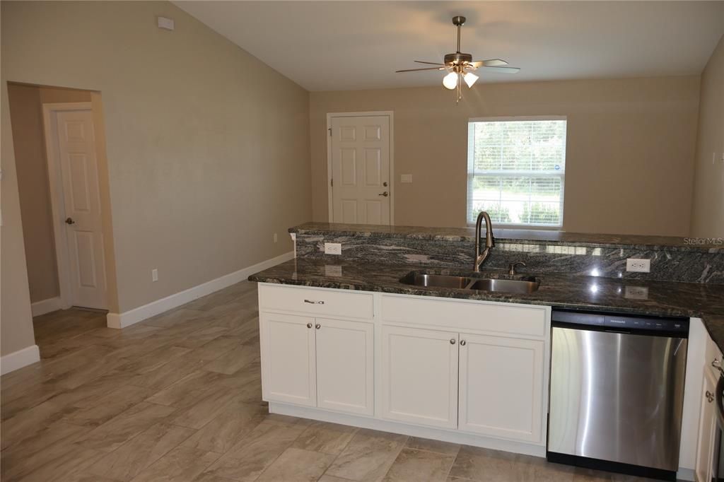 Active With Contract: $1,750 (3 beds, 2 baths, 1335 Square Feet)