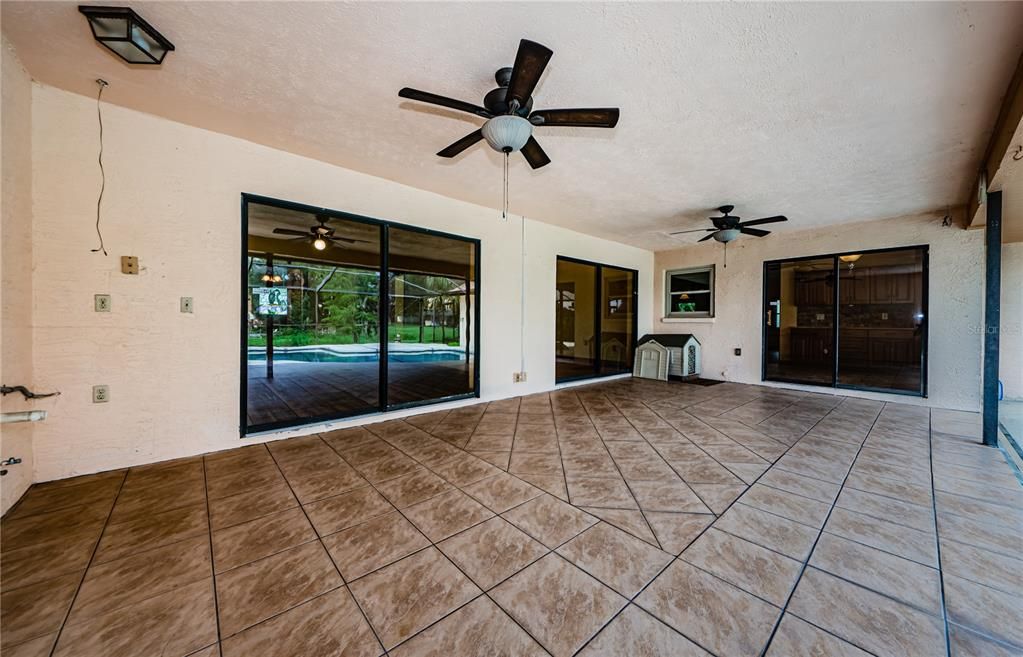 Third bedroom/game room/bonus with view to the pool