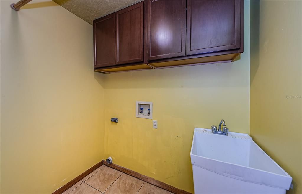 For Sale: $550,000 (3 beds, 2 baths, 2712 Square Feet)