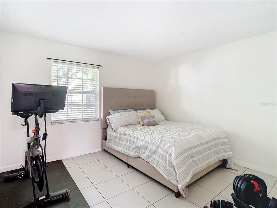 For Sale: $204,900 (2 beds, 1 baths, 1000 Square Feet)