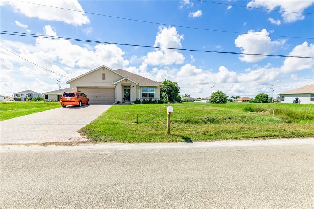 For Sale: $349,000 (3 beds, 2 baths, 1672 Square Feet)