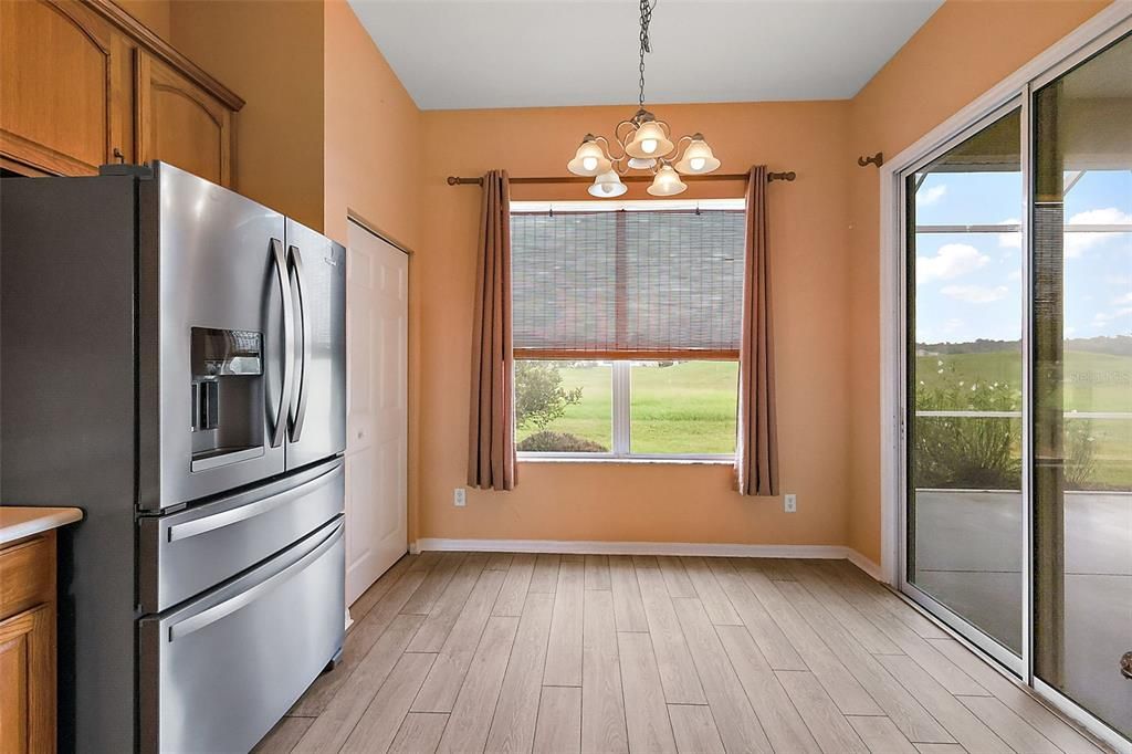 Eat in area of kitchen w/ access to Lanai