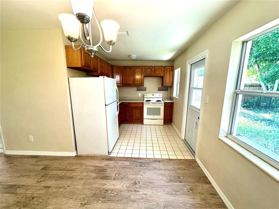 For Rent: $2,100 (3 beds, 1 baths, 972 Square Feet)