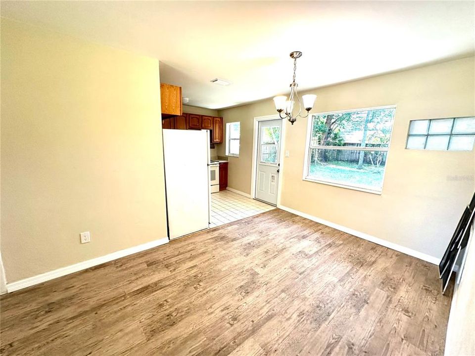 For Rent: $2,100 (3 beds, 1 baths, 972 Square Feet)