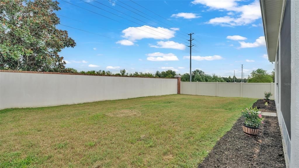 Active With Contract: $325,000 (3 beds, 2 baths, 1543 Square Feet)