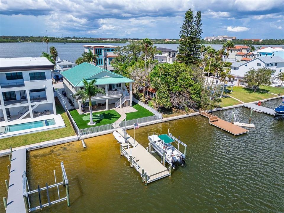 For Sale: $2,575,000 (3 beds, 2 baths, 3036 Square Feet)