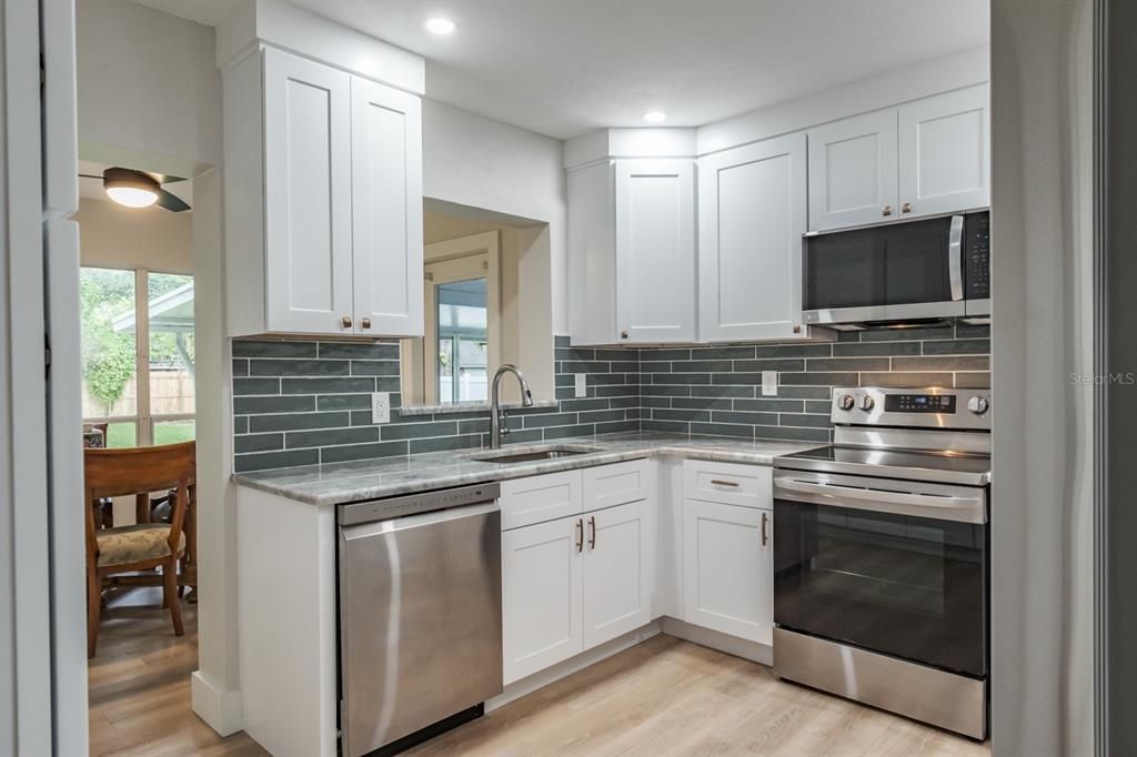 Active With Contract: $2,500 (2 beds, 2 baths, 950 Square Feet)