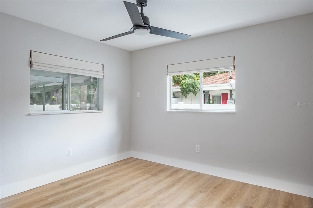 Active With Contract: $2,500 (2 beds, 2 baths, 950 Square Feet)