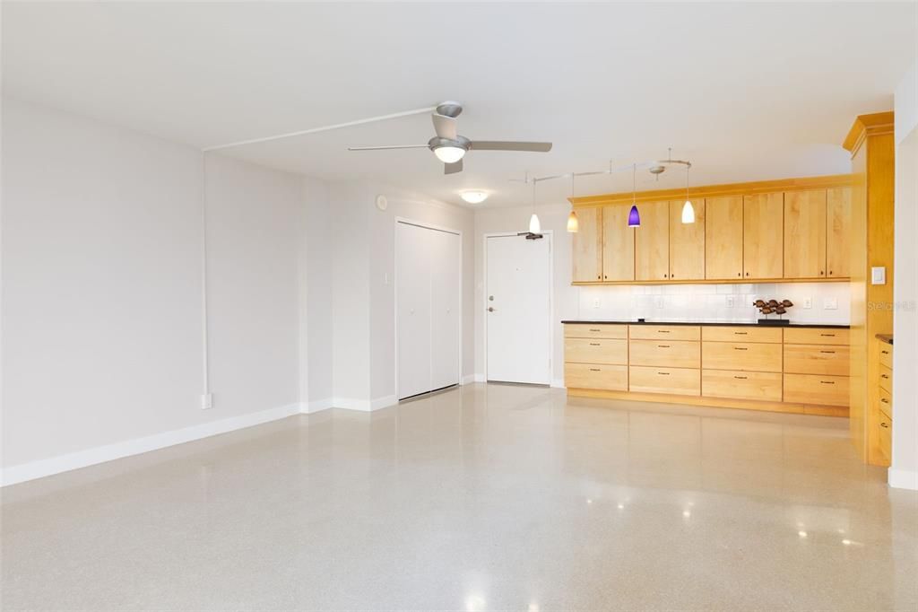 For Rent: $3,500 (2 beds, 2 baths, 1055 Square Feet)