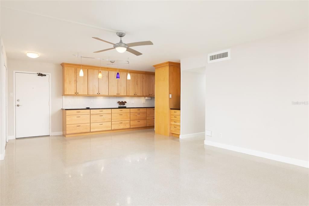 For Rent: $3,500 (2 beds, 2 baths, 1055 Square Feet)