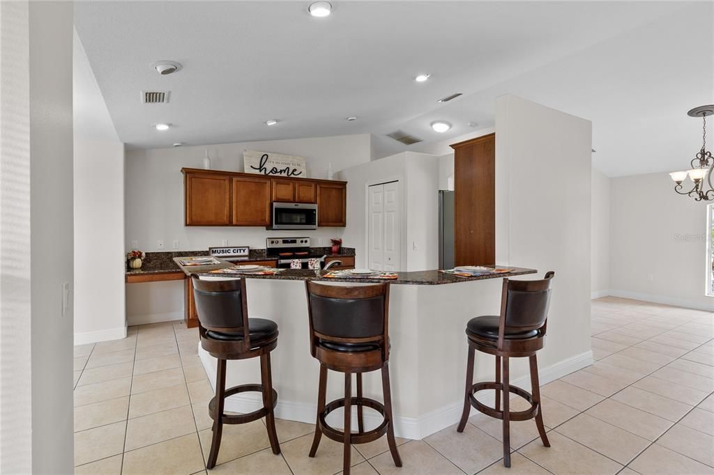 For Sale: $329,000 (2 beds, 2 baths, 1669 Square Feet)