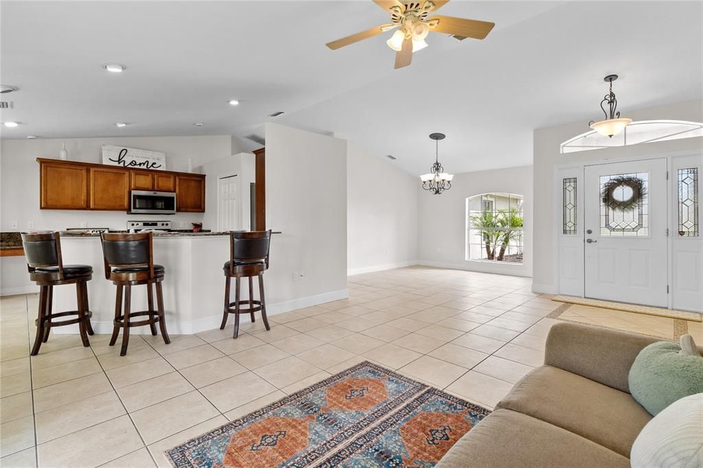 For Sale: $329,000 (2 beds, 2 baths, 1669 Square Feet)