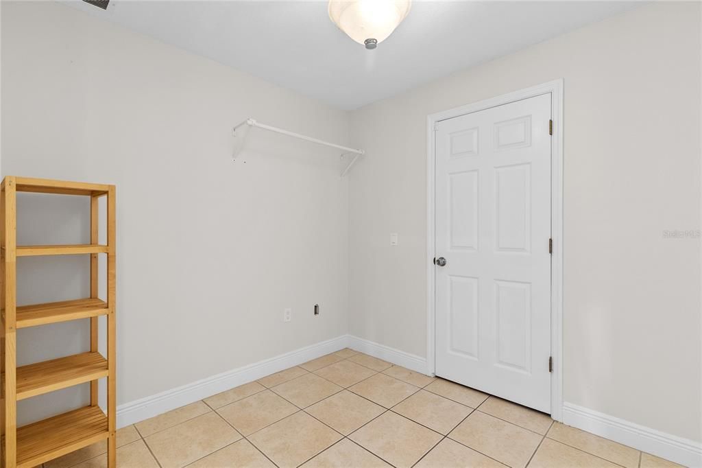 For Sale: $329,000 (2 beds, 2 baths, 1669 Square Feet)