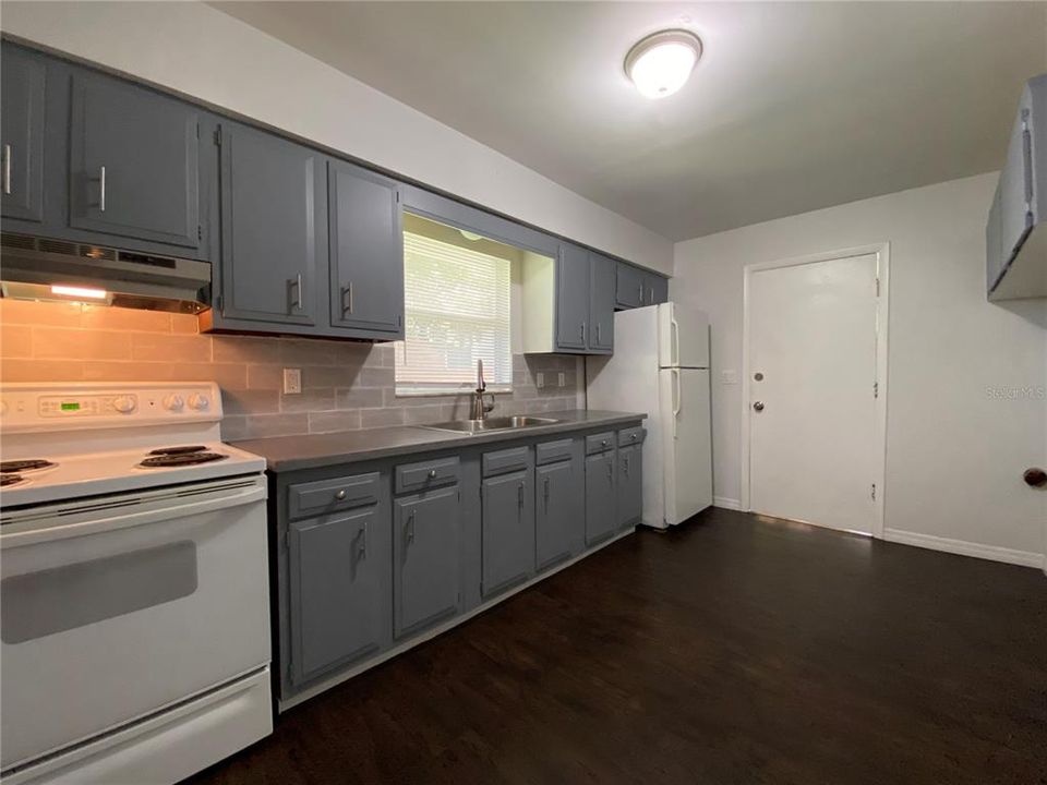 For Rent: $1,395 (2 beds, 1 baths, 952 Square Feet)