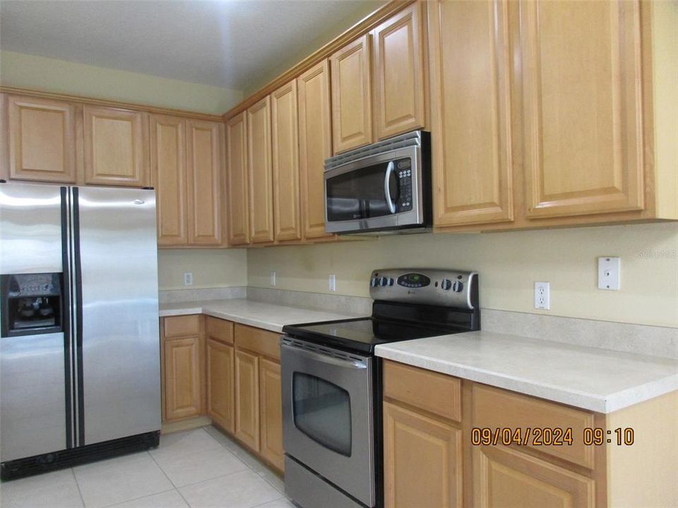 For Rent: $2,350 (3 beds, 2 baths, 1813 Square Feet)