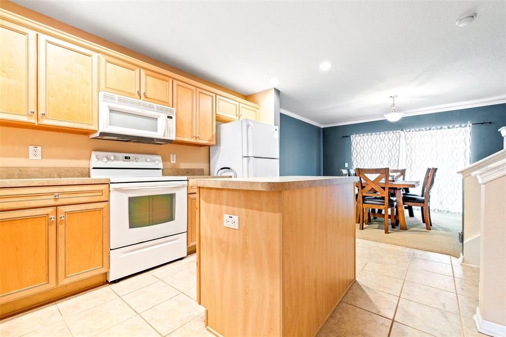 For Sale: $279,900 (2 beds, 2 baths, 1252 Square Feet)