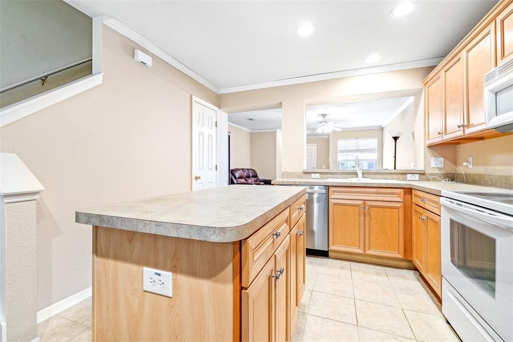 For Sale: $279,900 (2 beds, 2 baths, 1252 Square Feet)