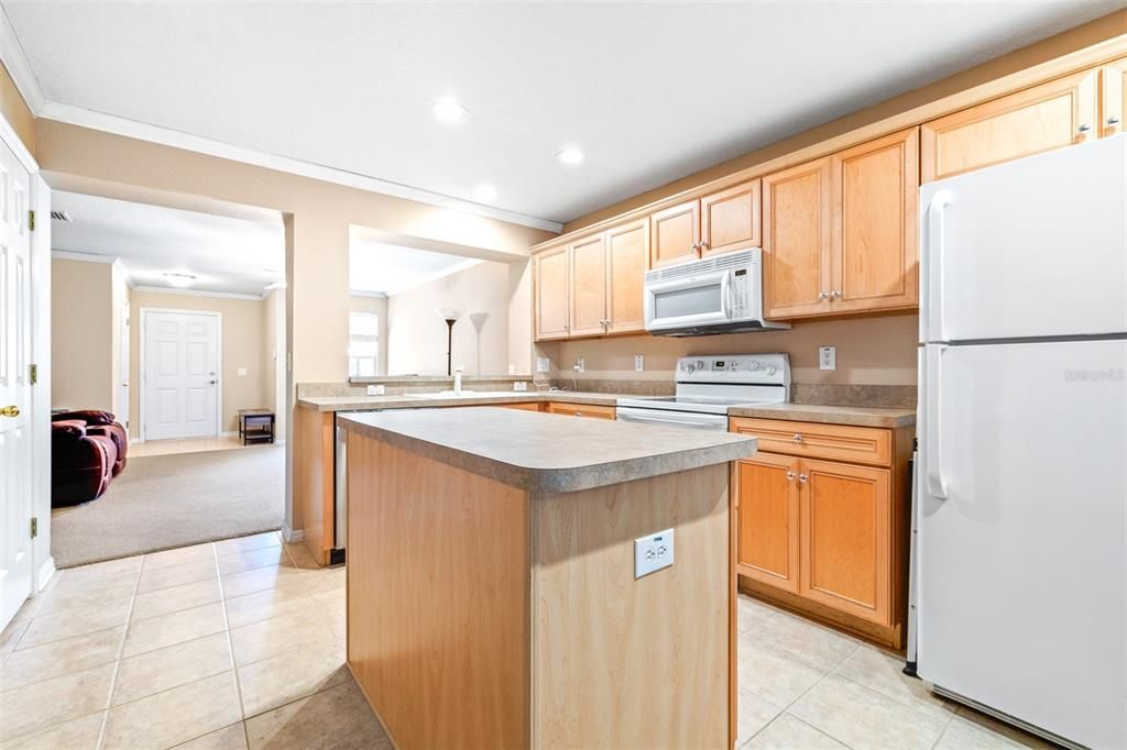 For Sale: $279,900 (2 beds, 2 baths, 1252 Square Feet)