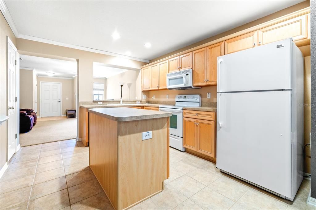 For Sale: $279,900 (2 beds, 2 baths, 1252 Square Feet)