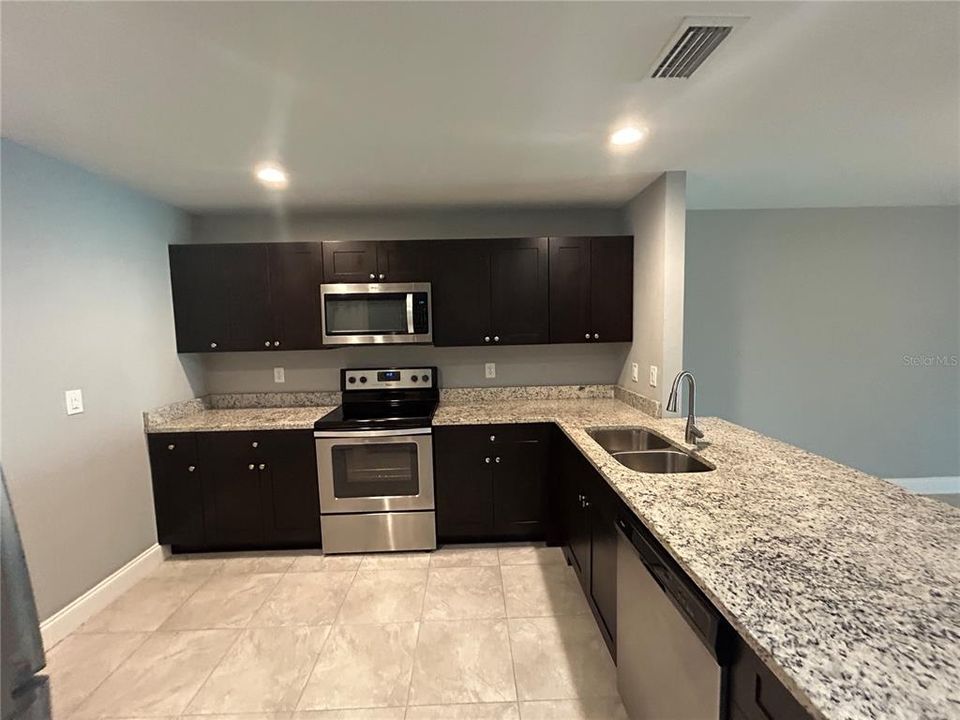 Active With Contract: $1,600 (3 beds, 2 baths, 1263 Square Feet)