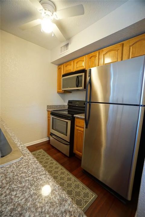 For Rent: $1,800 (2 beds, 1 baths, 900 Square Feet)