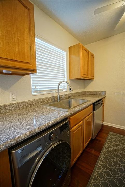 For Rent: $1,800 (2 beds, 1 baths, 900 Square Feet)