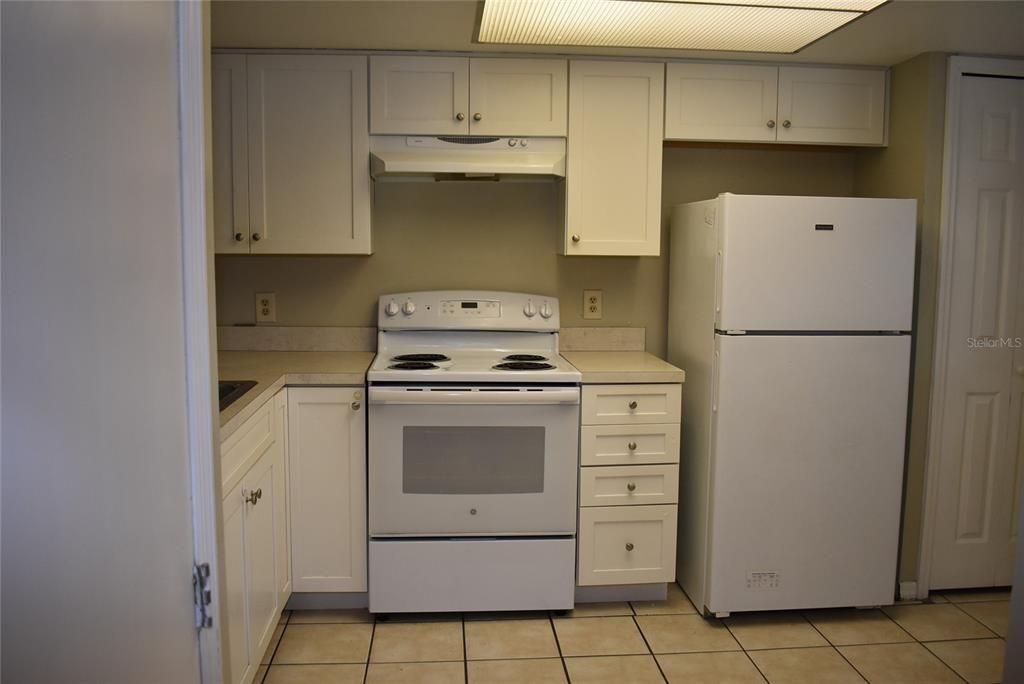 For Rent: $1,650 (2 beds, 2 baths, 2711 Square Feet)