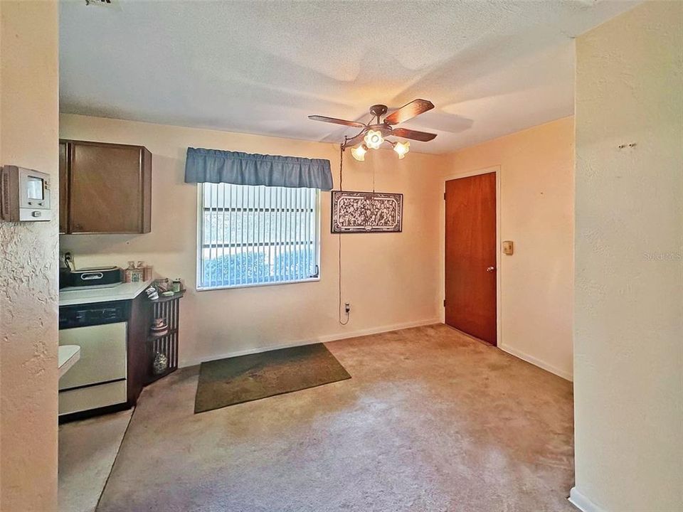 Active With Contract: $174,500 (2 beds, 1 baths, 945 Square Feet)