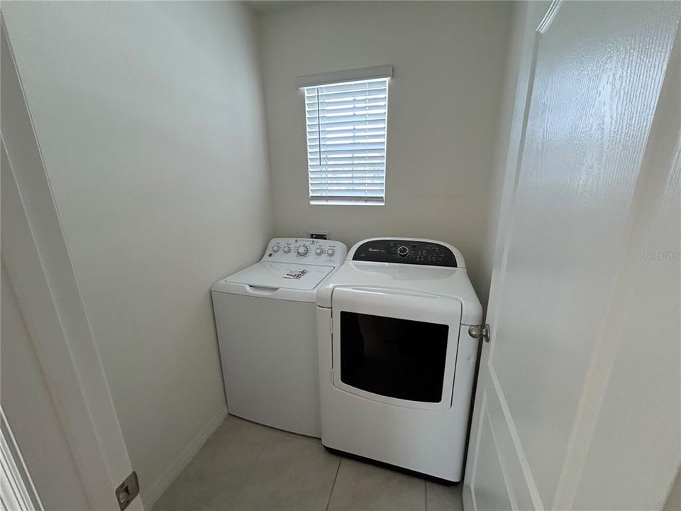 For Rent: $2,200 (3 beds, 2 baths, 1614 Square Feet)