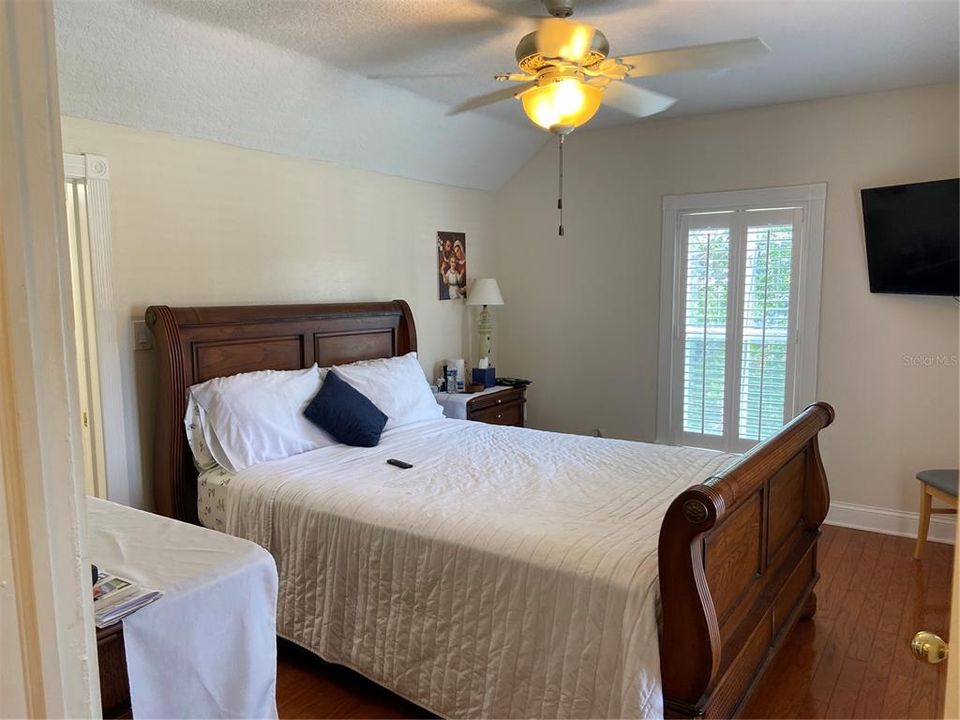 For Rent: $3,000 (2 beds, 2 baths, 1717 Square Feet)