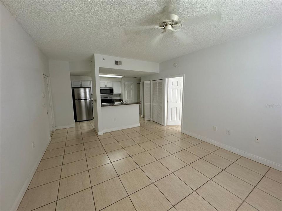 For Rent: $1,300 (1 beds, 1 baths, 643 Square Feet)