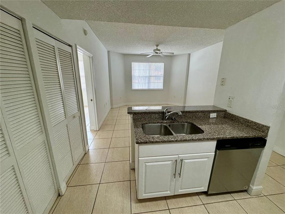 For Rent: $1,300 (1 beds, 1 baths, 643 Square Feet)