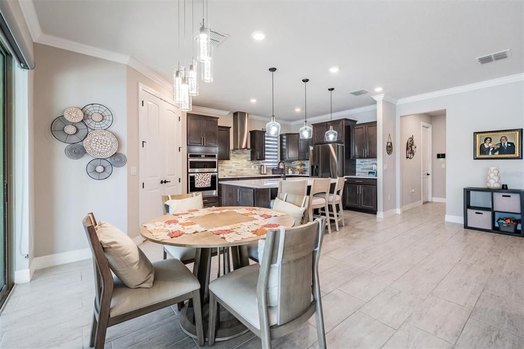 Active With Contract: $809,990 (4 beds, 2 baths, 2706 Square Feet)